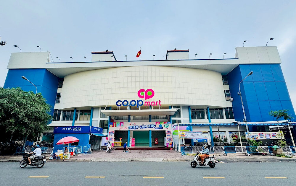 Co-op Mart is a retail supermarket chain familiar to Vietnamese people 