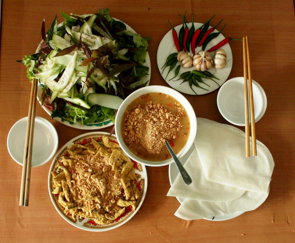 Một phần gỏi cá đầy đủ 