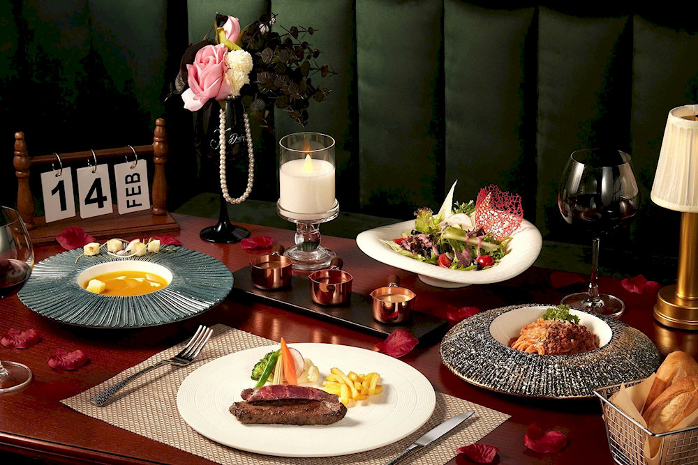From hearty steaks to fresh salads, La Libra's diverse menu offers something for every taste and budget 