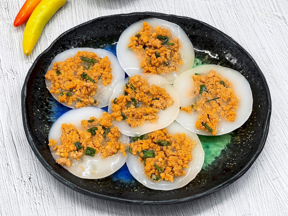 Nhân bánh bèo có thể làm từ tôm hoặc thịt