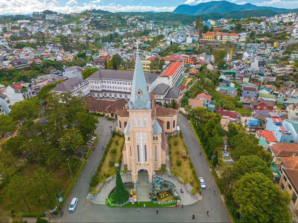 Nhà thờ Con Gà nhìn từ trên cao 
